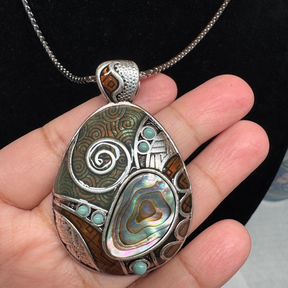 Stunning Abalone pedant necklace - Picture 3 of 16